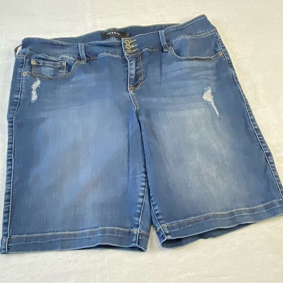 TORRID DENIM SHORTS  DISTRESSED JEGGING - Picture 1 of 7
